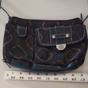 GUESS CROSSBODY PURSE BLACK WITH DIAMOND LINK PATTERN CUTE AND COMPACT  7" X 9"